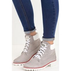 Szare Traperki Sarlota. Szare buty zimowe damskie Born2be, z denimu, na płaskiej podeszwie. Za 79,99 zł.
