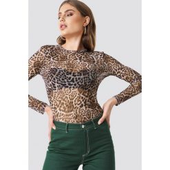 Moves x NA-KD T-shirt Akela - Brown,Multicolor. Brązowe t-shirty damskie Moves x NA-KD, z materiału, z okrągłym kołnierzem. Za 161,95 zł.