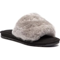 Kapcie EMU AUSTRALIA - Wranlette Solid 2.0 W11994 Dove Grey. Szare klapki damskie EMU Australia, bez wzorów, ze skóry, bez obcasa. W wyprzedaży za 179,00 zł.
