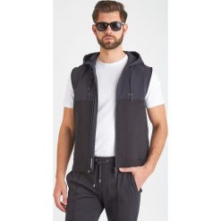 KAMIZELKA emporio armani travel essential. Płaszcze męskie Emporio Armani, m, bez wzorów, eleganckie, bez kaptura. W wyprzedaży za 1047,20 zł.