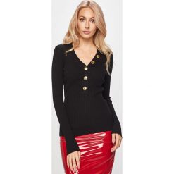 Guess Jeans - Sweter. Brązowe swetry damskie Guess Jeans, s, z aplikacjami, z poliesteru, z krótkim rękawem, krótkie, bez kaptura. W wyprzedaży za 259,90 zł.