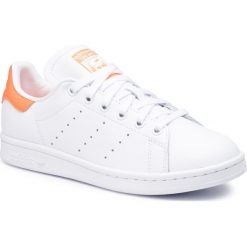 Buty adidas - Stan Smith W EE5863 Ftwwht/Sorang/Ftwwht. Białe buty sportowe damskie Adidas, bez wzorów, ze skóry, bez obcasa, na płaskiej podeszwie, bez zapięcia. W wyprzedaży za 349,00 zł.