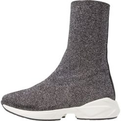 Helia Kozaki silver. Szare kozaki damskie marki Helia, ze skóry ekologicznej. Za 549,00 zł.