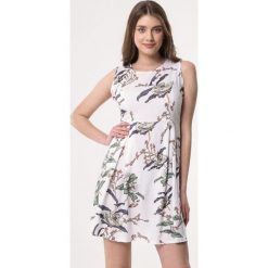 Biała Sukienka Legibly. Białe sukienki damskie Born2be, xl, bez wzorów, eleganckie, z klasycznym kołnierzykiem, bez rękawów. Za 59,99 zł.