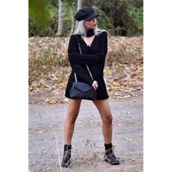 Sweter SARINA BLACK. Czarne swetry damskie IVET, bez wzorów, bez rękawów, bez kaptura. W wyprzedaży za 89,00 zł.