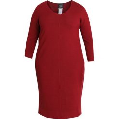 Persona by Marina Rinaldi GALENA LONGLINE DRESS Sukienka dzianinowa bordaux. Czerwone sukienki damskie dzianinowe marki Persona by Marina Rinaldi, marine. Za 729,00 zł.