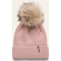 Answear - Czapka. Różowe czapki damskie ANSWEAR, bez wzorów, z dzianiny. Za 49,90 zł.