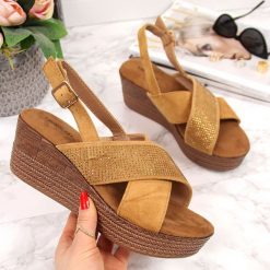 Sandały damskie na koturnie z cyrkoniami camel T.Sokolski - camel. Brązowe sandały damskie T. Sokolski, bez wzorów, bez obcasa, na koturnie, bez zapięcia. Za 55,00 zł.