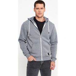 Szara Bluza Irinelin. Szare bluzy męskie Born2be, xxl, bez wzorów, bez kołnierzyka, bez rękawów, bez kaptura. Za 89,99 zł.