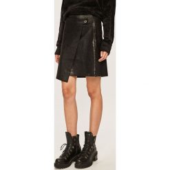 Answear - Spódnica. Czarne spódniczki damskie ANSWEAR, s, z elastanu, casualowe, mini, rozkloszowane. W wyprzedaży za 79,90 zł.
