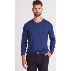 NIEBIESKI SWETER VERSACE COLLECTION. Niebieskie swetry męskie Versace Collection, xl, z haftami, z wełny, klasyczne, z okrągłym kołnierzem, bez kaptura. Za 574,50 zł.