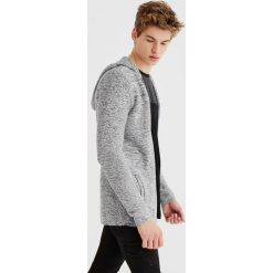 Kurtka basic. Szare kardigany męskie marki Pull & Bear, m. Za 99,90 zł.