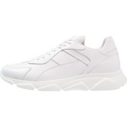 Zign Sneakersy niskie white. Białe trampki męskie Zign, bez zapięcia. Za 379,00 zł.