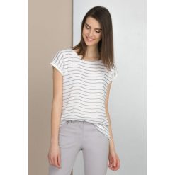 T-shirt w prążki. Szare t-shirty damskie marki Monnari, bez wzorów, z wiskozy, bez kołnierzyka. Za 59,50 zł.