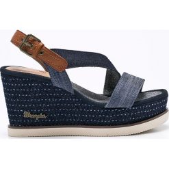 Wrangler - Sandały Indigo Jeena. Niebieskie klapki damskie Wrangler, bez obcasa, na obcasie, na klamry. W wyprzedaży za 179,90 zł.
