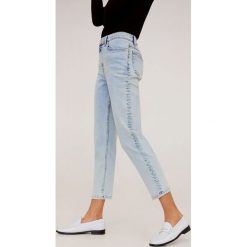 Mango - Jeansy Mom. Niebieskie jeansy damskie Mango, bez wzorów, z elastanu, z podwyższonym stanem. Za 119,90 zł.