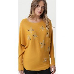 Żółty Sweter Ravenswood. Żółte swetry damskie Born2be, xl, z nadrukiem, z długim rękawem, długie, bez kaptura. Za 89,99 zł.