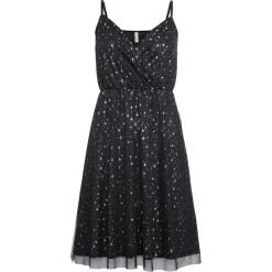 Sukienka z metalicznym nadrukiem bonprix czarno-srebrny kolor. Czarne sukienki damskie bonprix, z nadrukiem, glamour, bez kołnierzyka, bez rękawów. Za 149,99 zł.