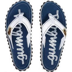Gumbies - Japonki Islander Rope. Niebieskie klapki damskie Gumbies, w paski, z bawełny, bez obcasa. W wyprzedaży za 79,90 zł.