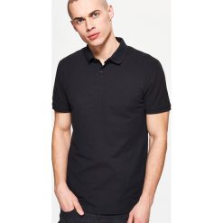Koszulka polo - Czarny. Czarne koszulki męskie Cropp, s, bez wzorów, bez rękawów. Za 39,99 zł.