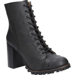 BOTKI STEVE MADDEN 01020799. Czarne botki damskie marki Steve Madden, bez obcasa, bez zapięcia. Za 199,99 zł.