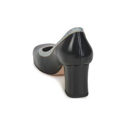 Czółenka Sarah Chofakian SHOE HAT. Czarne czółenka damskie Sarah Chofakian, bez wzorów, bez obcasa. Za 627,60 zł.