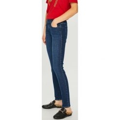 Wrangler - Jeansy. Niebieskie rurki damskie marki Wrangler, z elastanu. Za 329,90 zł.
