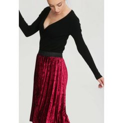 Bordowa Spódnica Velor Crushed. Czerwone spódniczki damskie other, w paski, z weluru, midi. Za 39,99 zł.