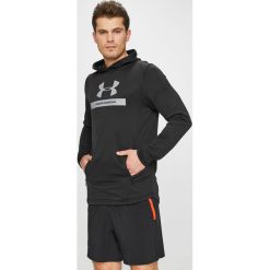 Under Armour - Bluza. Czarne bluzy męskie marki Under Armour, s, z nadrukiem, z poliesteru, z kapturem. W wyprzedaży za 199,90 zł.