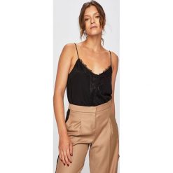 Review - Top. Czarne bluzki damskie Review, s, z nadrukiem, z bawełny, casualowe, z okrągłym kołnierzem, bez rękawów. W wyprzedaży za 69,90 zł.