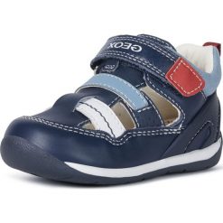 Geox tenisówki chłopięce EACH B020BA_08554_C4211 23 ciemnoniebieskie. Niebieskie buty chłopięce sportowe Geox, ze skóry, bez zapięcia. Za 239,00 zł.