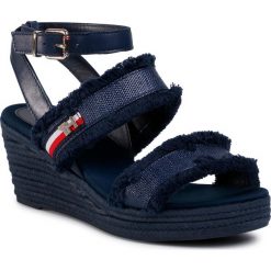 Espadryle TOMMY HILFIGER - Tommy Fringes Mid Wedge Sandal FW0FW04962 Sport Navy DB9. Niebieskie espadryle damskie TOMMY HILFIGER, bez wzorów, ze skóry, bez obcasa, na obcasie. Za 399,00 zł.