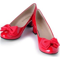 3za2 SKÓRA POLSKIE CZÓŁENKA RED ELEGANCJA. Czerwone czółenka damskie CALZADO, bez wzorów, ze skóry, bez obcasa. W wyprzedaży za 179,99 zł.