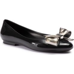 Baleriny MELISSA - Doll III Ad 32504 Black/Silver 51630. Czarne baleriny damskie Melissa, bez wzorów, z tworzywa sztucznego, klasyczne, bez obcasa, na płaskiej podeszwie. W wyprzedaży za 209,00 zł.