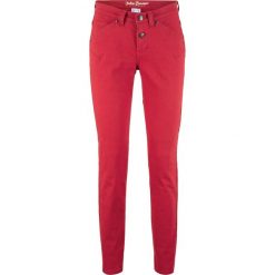 Dżinsy ze stretchem z klasycznego denimu, SLIM bonprix czerwony twill. Czerwone jeansy damskie bonprix, bez wzorów, z jeansu. Za 109,99 zł.