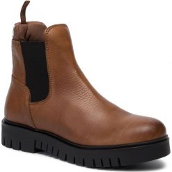 Sztyblety TOMMY JEANS - Padded Tongue Chelsea Boot EN0EN00620 Winter Cognac GVI. Pomarańczowe kozaki damskie Tommy Jeans, z jeansu, bez obcasa, bez zapięcia. W wyprzedaży za 419,00 zł.