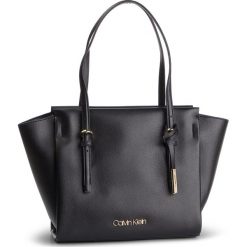 Torebka CALVIN KLEIN - Avant Med Shopper K60K605070 001. Czarne torby damskie na zakupy Calvin Klein, bez wzorów, ze skóry ekologicznej, klasyczne, bez dodatków. W wyprzedaży za 389,00 zł.