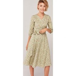 Sukienka Duilin Dolce zielona 44 zielony. Zielone sukienki damskie s, z haftami, z elastanu, eleganckie, dopasowane. Za 577,00 zł.