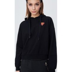 Bluza z kapturem Superman - Czarny. Czarne bluzy damskie Sinsay, s, z motywem z bajki, bez rękawów, z kapturem. Za 59,99 zł.