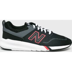 New Balance - Buty MS009MB1. Czarne sneakersy męskie New Balance, z materiału, bez zapięcia. W wyprzedaży za 199,90 zł.