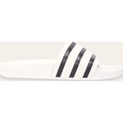 Adidas Originals - Klapki Adilette. Białe kapcie męskie adidas Originals, z materiału. Za 149,90 zł.