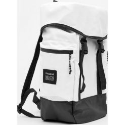 Biały plecak górski. Białe plecaki męskie marki Pull&Bear. Za 139,00 zł.