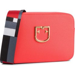 Torebka FURLA - Brava 1007899 B BVE1 O21 Kiss f. Czerwone listonoszki damskie marki Furla, bez wzorów, ze skóry, bez dodatków. Za 1355,00 zł.