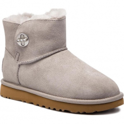 Buty UGG - W Mini Turnlock Bling 1098354 W/Sel. Szare kozaki damskie marki Ugg, z wełny, na niskim obcasie, bez zapięcia. W wyprzedaży za 569,00 zł.