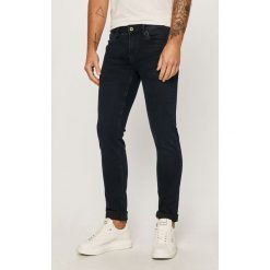 Pepe Jeans - Jeansy Hatch. Niebieskie jeansy męskie Pepe Jeans, bez wzorów, z obniżonym stanem. Za 379,90 zł.