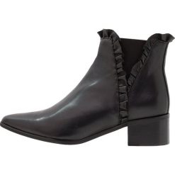Botki damskie: Bianco RUFFLE BOOT Botki black