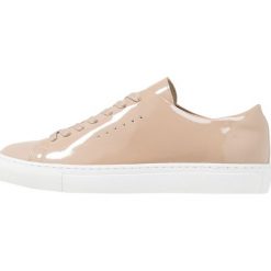 Filippa K KATE RAW Sneakersy niskie camel. Brązowe trampki i tenisówki damskie marki Filippa K, bez wzorów, ze skóry, bez zapięcia. Za 839,00 zł.