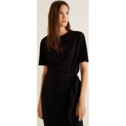 Mango - Top Vibes. Czarne topy damskie Mango, l, z aplikacjami, z bawełny, z okrągłym kołnierzem. Za 59,90 zł.