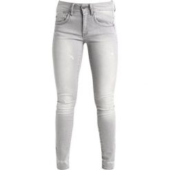GStar LYNN MID SKINNY NEW Jeans Skinny Fit tricia grey. Szare rurki damskie G-Star, z elastanu. W wyprzedaży za 363,30 zł.
