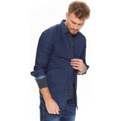KOSZULA MĘSKA JEANSOWA O REGULARNYM KROJU Z NADRUKIEM W PEPITO. Niebieskie koszule męskie Top Secret, na zimę, m, z nadrukiem, z bawełny, eleganckie, bez kołnierzyka, z długim rękawem. W wyprzedaży za 39,99 zł.